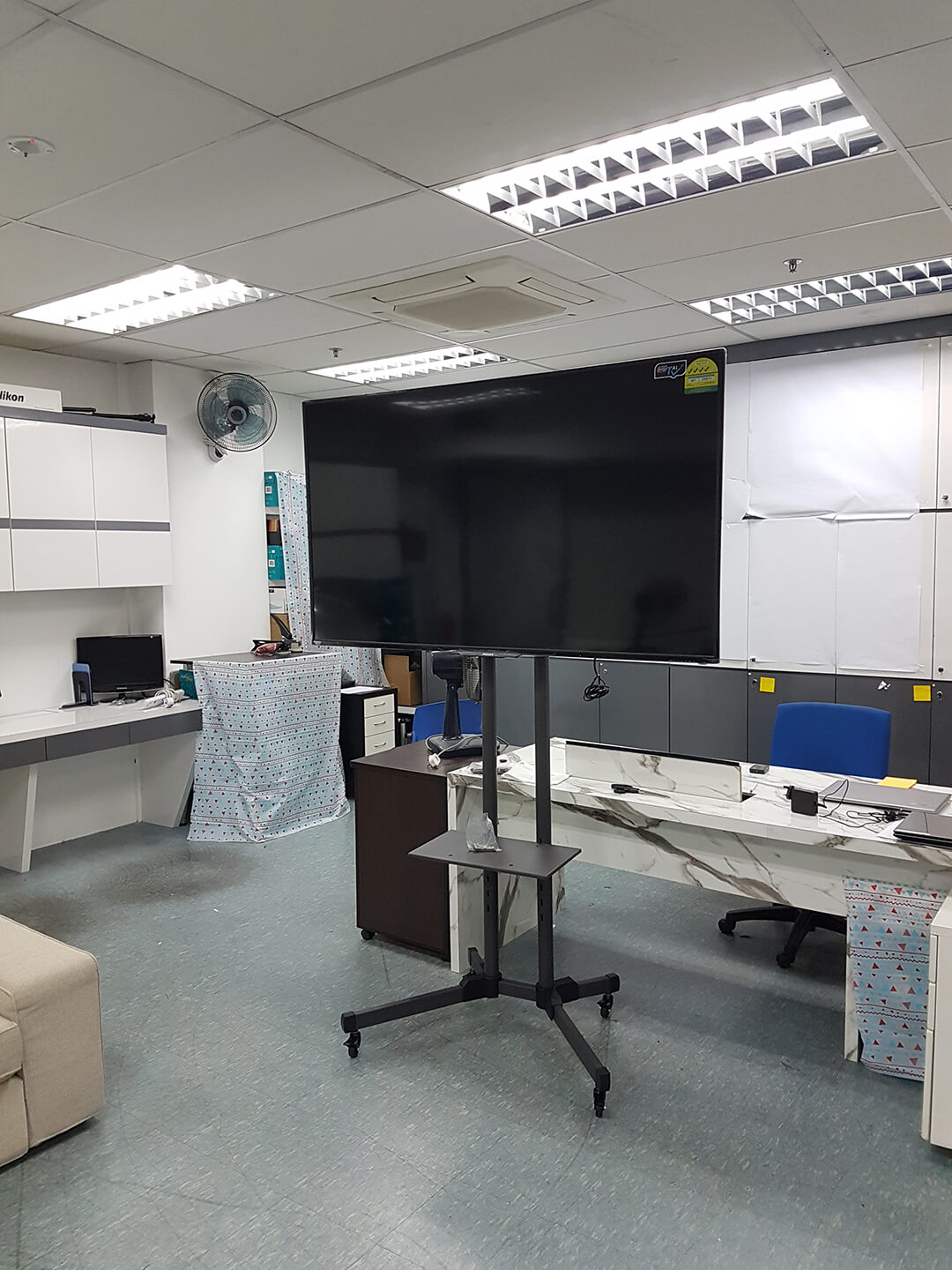 The Numerous Ways And Benefits Of Using A TV Mobile Stand In Singapore