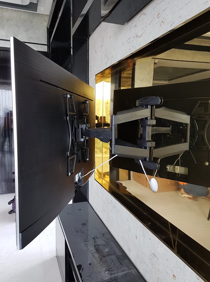 How To Use The Full Motion TV Bracket