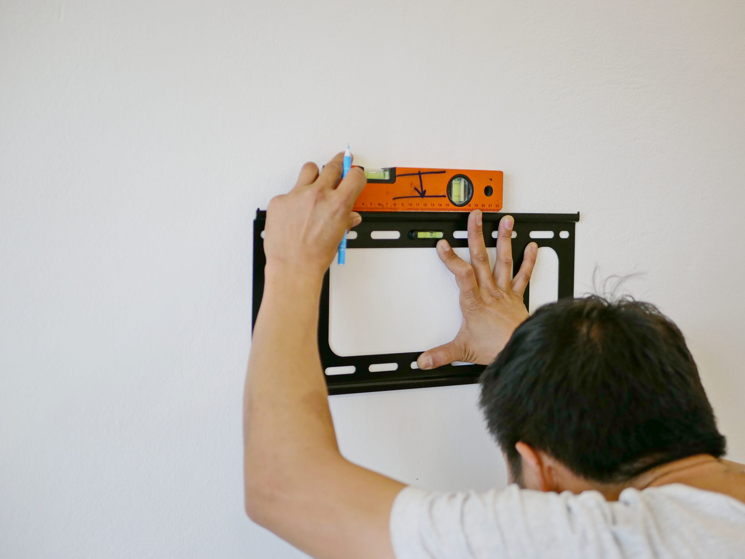 Tips on How to Choose the Right TV Bracket for Your BTO Flat in Singapore